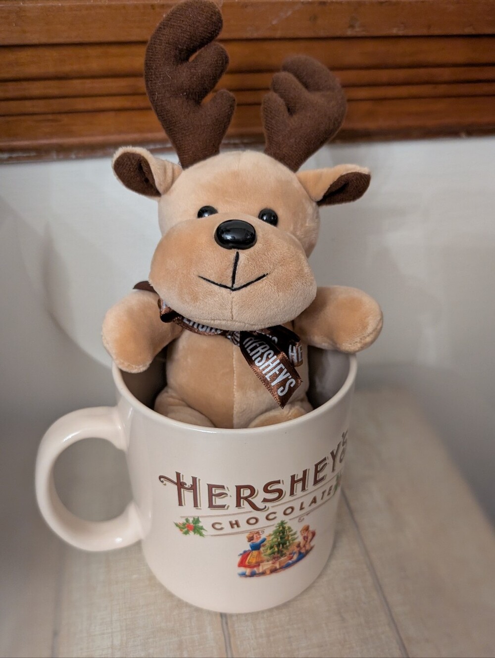 Hershey's Chocolate Collectible Christmas Mug With Stuffed Reindeer